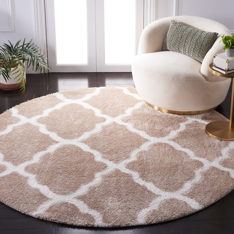 SAFAVIEH Tahoe Shag Etha Trellis 1.2-inch Thick Rug - 6'7" Round - Beige/White