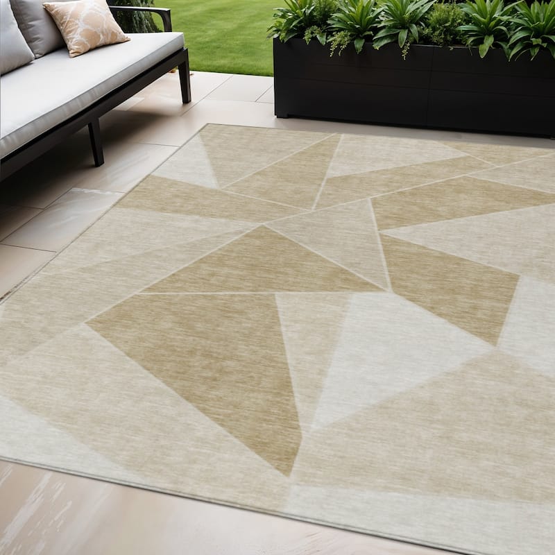 HomeRoots Geometric Transitional Rectangle Outdoor Rug - 5' X 8'