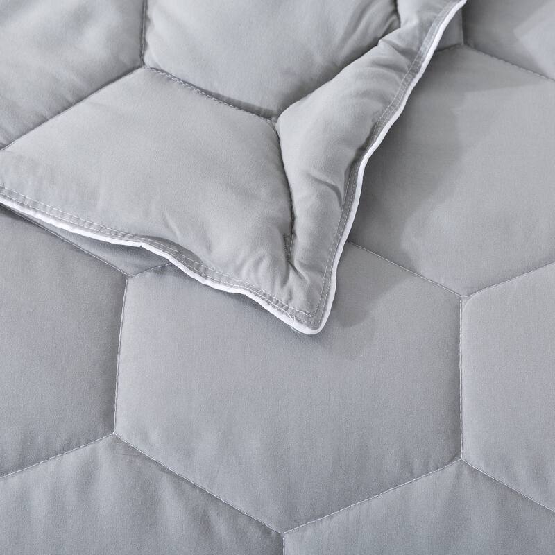 Honeycomb Color Contrast Stitched Lightweight Down Alternative Blanket