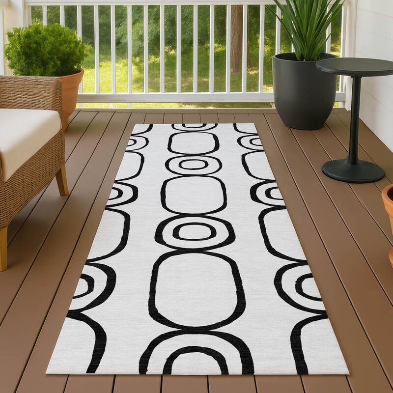 Machine Washable Indoor/ Outdoor Modern Vibe Chantille Rug - White - 2'3" x 7'6"