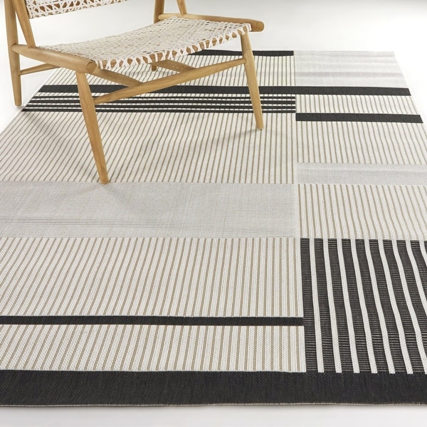 Thayer Geometric Modern Indoor/Outdoor Area Rug - Bed Bath & Beyond ...