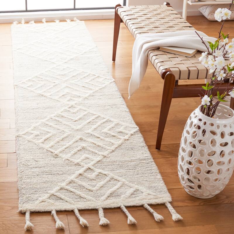SAFAVIEH Handmade Casablanca Nest Boho Wool Rug - 5' - 2'3" x 7' Runner - Beige/Ivory