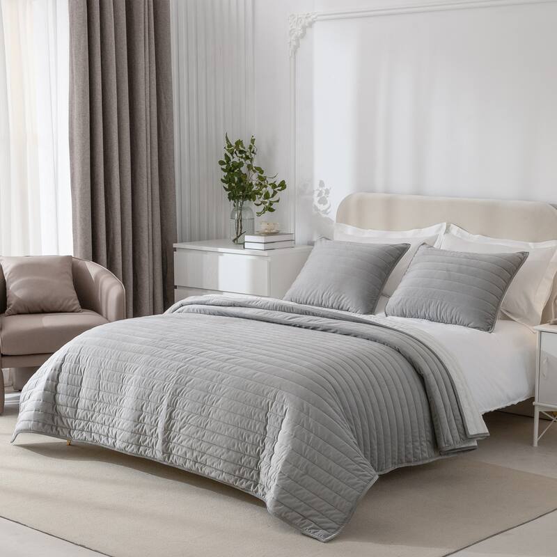 Wonderful Velvet 3 Piece Quilt Set