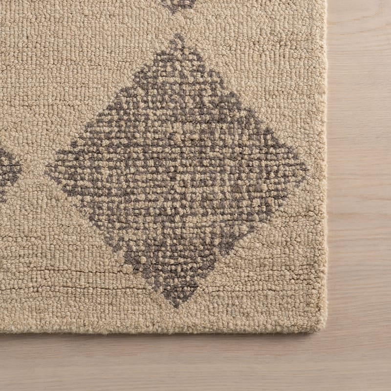 Nuloom Nivora Tufted Diamond Area Rug