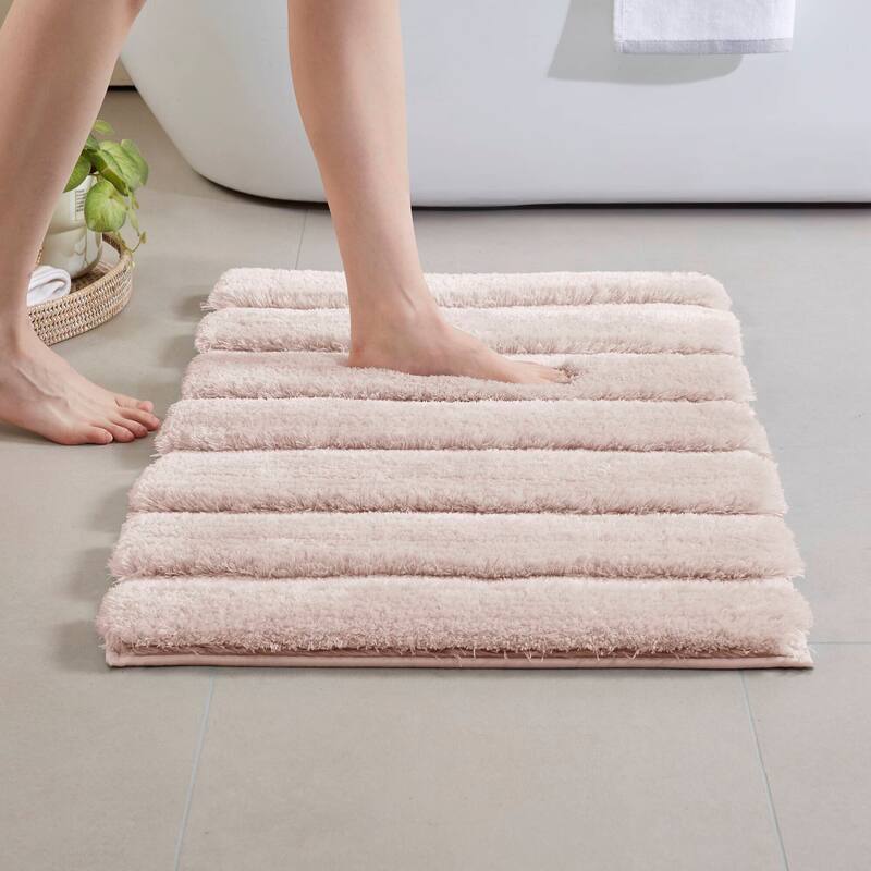 Madison Park Tufted Pearl Channel Solid Bath Rug