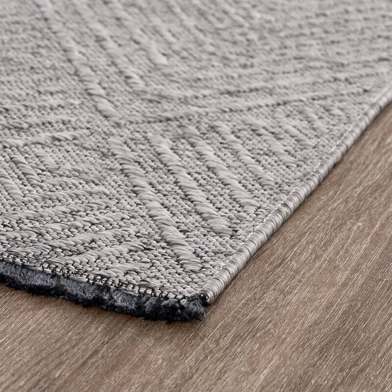Alameda Solid Color Chevron Machine Washable Indoor Area Rug