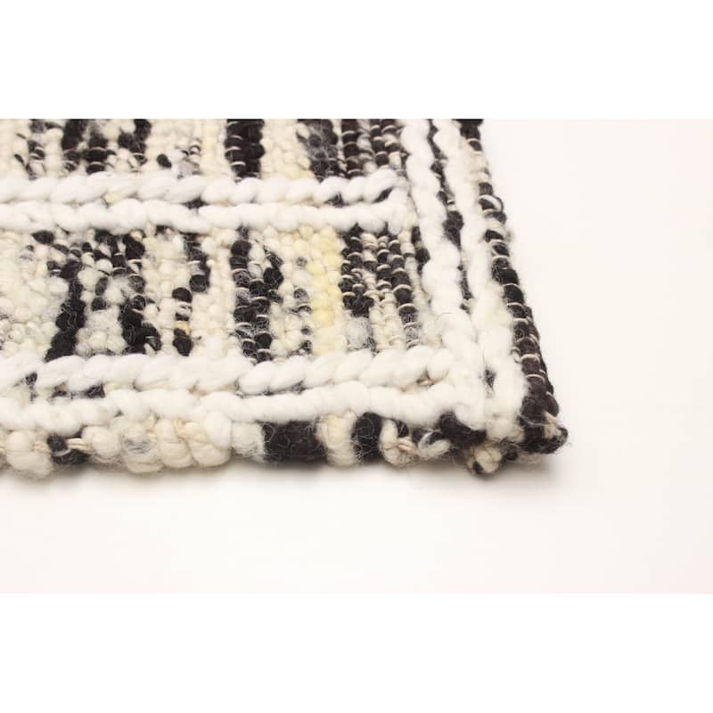 Sienna Black Rug 5'3" x 7'10" - 5'3 x 7'10