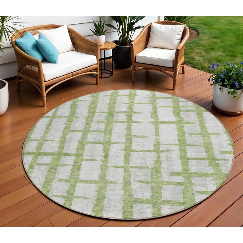 HomeRoots Striped Transitional Rectangle Outdoor Rug - 8' Round