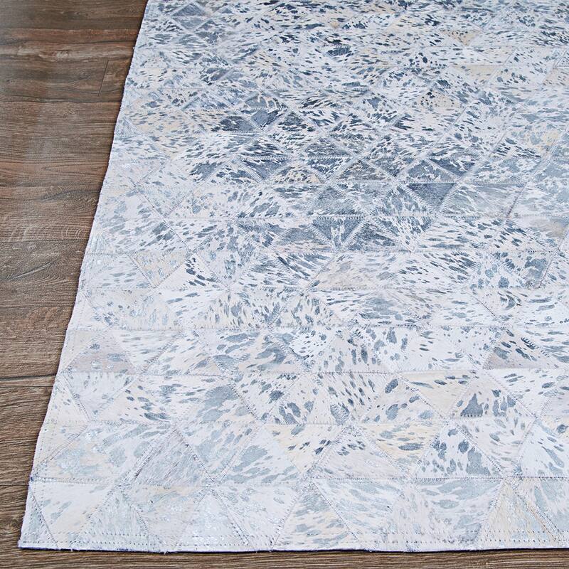 Handmade Vail Haven Light Gray Cowhide Area Rug