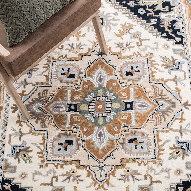 SAFAVIEH Handmade Heritage Carrol Traditional Oriental Wool Rug