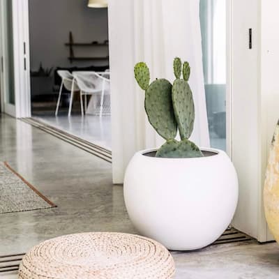 DreamPatio Riverside Fiberstone Modern Sphere Planter for Indoor/Outdoor
