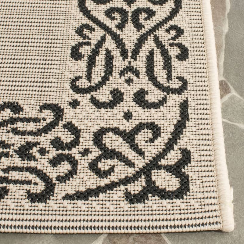 SAFAVIEH Courtyard Marylou Waterproof Patio Backyard Rug