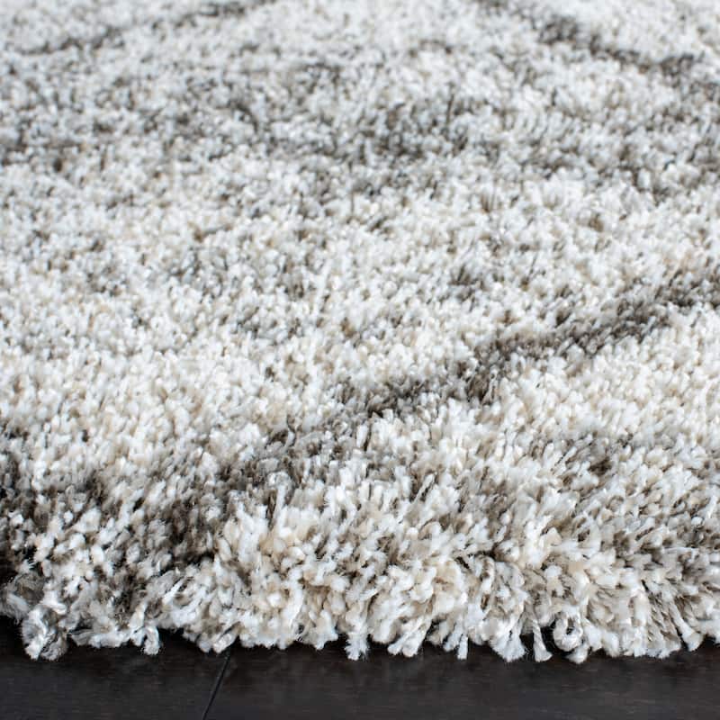 SAFAVIEH Hudson Shag Estella Diamond Trellis 2-inch Thick Rug - 5'3" Round - Grey/Beige - Round