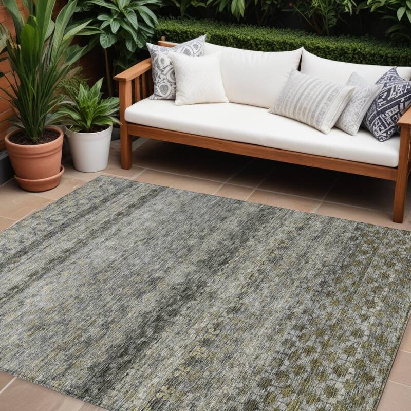 HomeRoots Striped Transitional Rectangle Outdoor Rug - 8' X 10'
