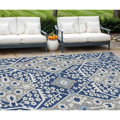 HomeRoots Floral Transitional Rectangle Outdoor Rug