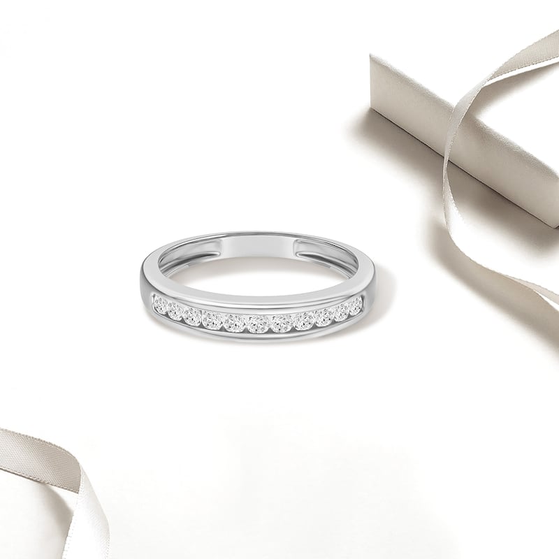 IGI Certified 1/4ct TDW Diamond Wedding Band in 14K White Gold for Women