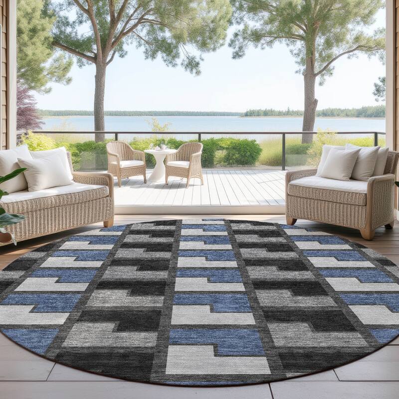 Machine Washable Indoor/ Outdoor Contemporary Kaylee Chantille Rug - Black - 8' x 8'