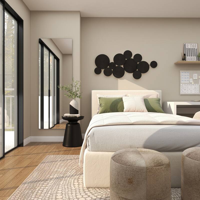 CosmoLiving by Cosmopolitan Silver Metal Room Wall Mirror