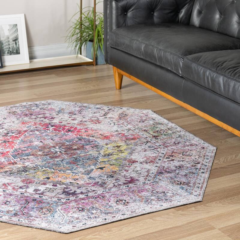 Traditional Tira Collection Area Rug