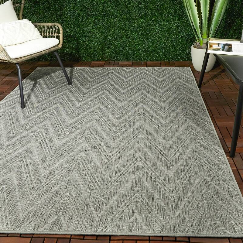Kava Chevron Flatweave Indoor/Outdoor Area Rug - 7'10" x 10' - Grey