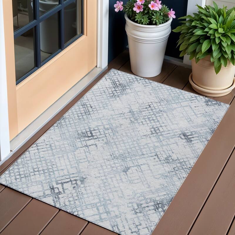 HomeRoots Geometric Transitional Rectangle Outdoor Rug - 3' x 5'