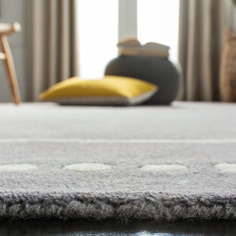 SAFAVIEH Handmade Bella Alverta Dotted Border Wool Rug