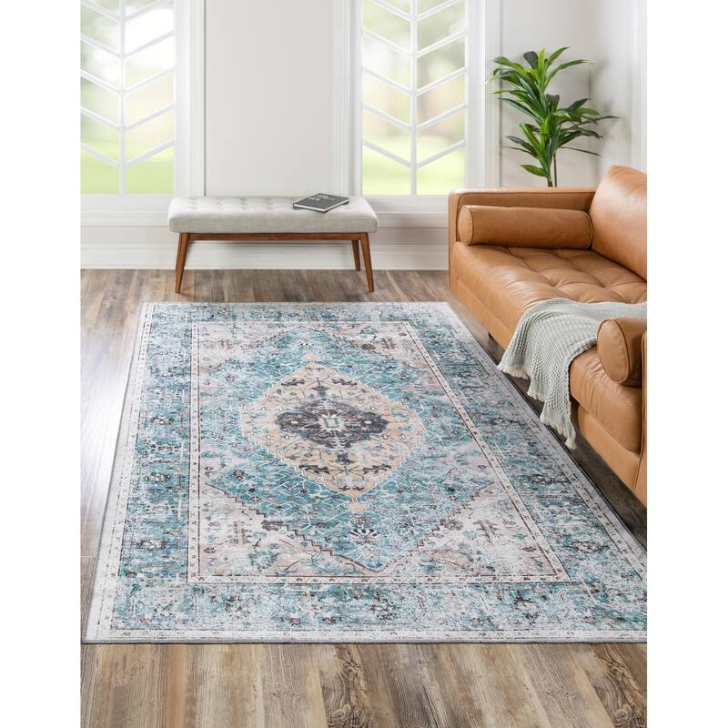 Traditional Tira Collection Area Rug