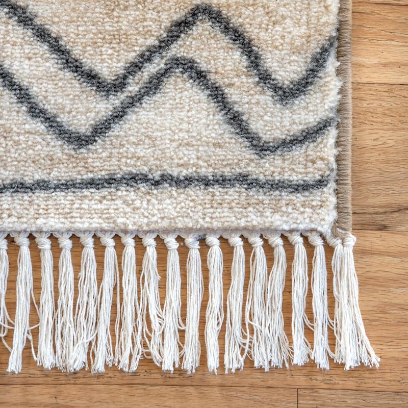 Nuloom Geometric Kenley Spotted Diamonds Area Rug