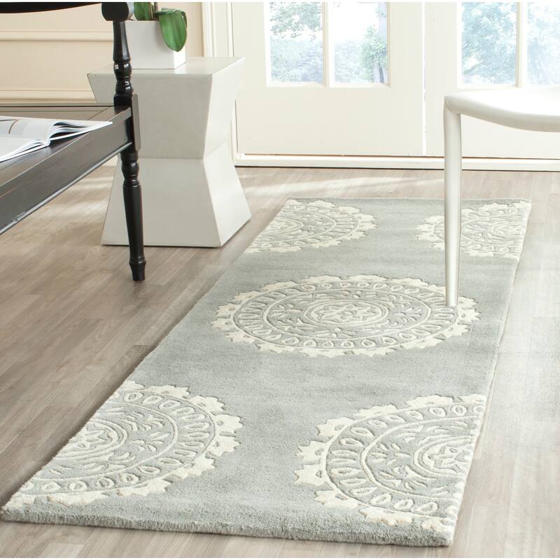 SAFAVIEH Handmade Bella Heerine Modern Floral Wool Rug - 2'3" x 9' Runner - Grey/Ivory