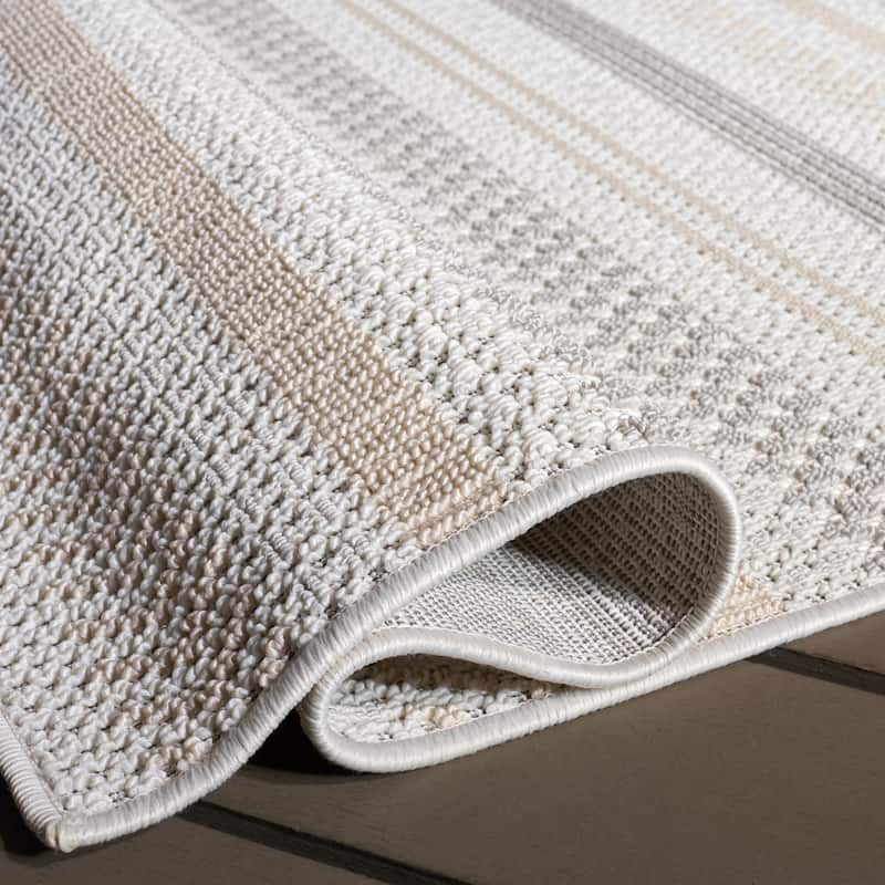 SAFAVIEH Veranda Fetije Washable Indoor/Outdoor Rug - Weather Resistant & Easy Cleaning