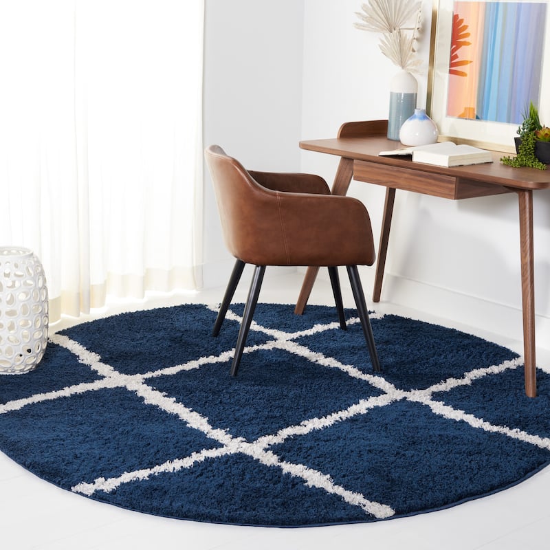 SAFAVIEH August Shag Friedrika Trellis 1.25-inch Thick Rug - 6'7" Round - Navy/Ivory