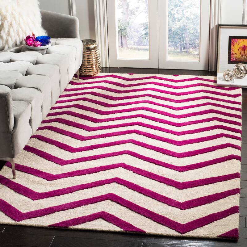 SAFAVIEH Handmade Cambridge Terttu Chevron Wool Rug - 4' x 6' - Ivory/Fuchsia
