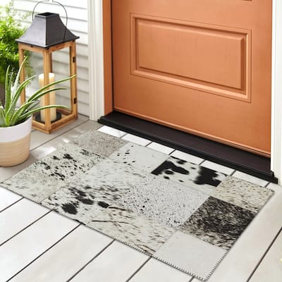Indoor/ Outdoor Laredo Faux Hide Square Patchwork Washable Area Rug