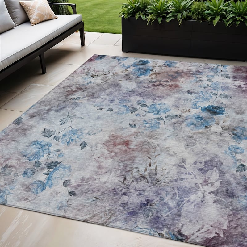 HomeRoots Floral Transitional Rectangle Outdoor Rug - 5' X 8'