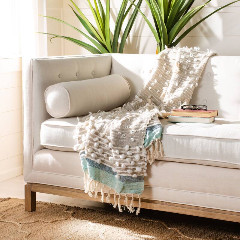 SAFAVIEH Henriqueta 50" x 70" Throw