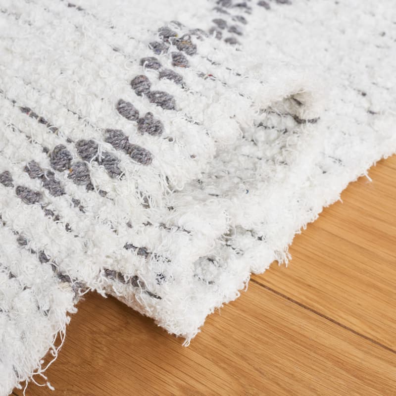 SAFAVIEH Handmade Casablanca Evlampia Boho Cotton Fringe Rug