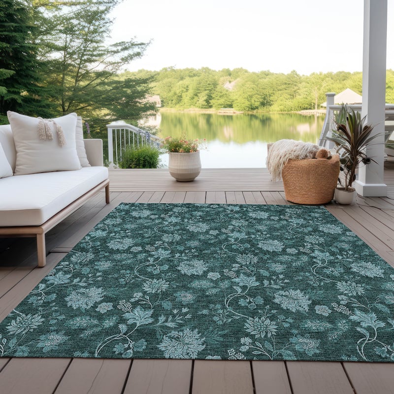 Machine Washable Indoor/ Outdoor Chantille Floral Farmhouse Rug
