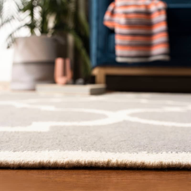 SAFAVIEH Handmade Flatweave Dhurries Jinan Modern Moroccan Wool Rug