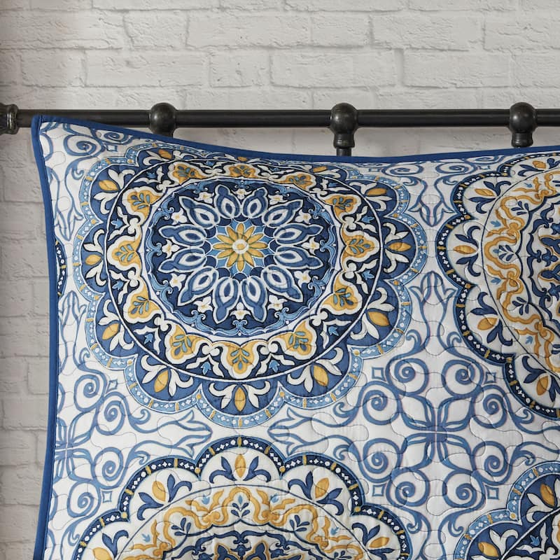 Madison Park Tangiers 6 Piece Reversible Quilt Set with Throw Pillows