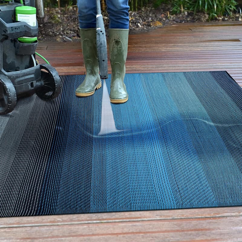 World Rug Gallery Contemporary Stripe Shade Geometric Reversible Recycled Plastic Outdoor Rugs