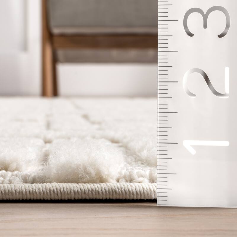 Nuloom Alafia High-Low Geometric Tasseled Area Rug