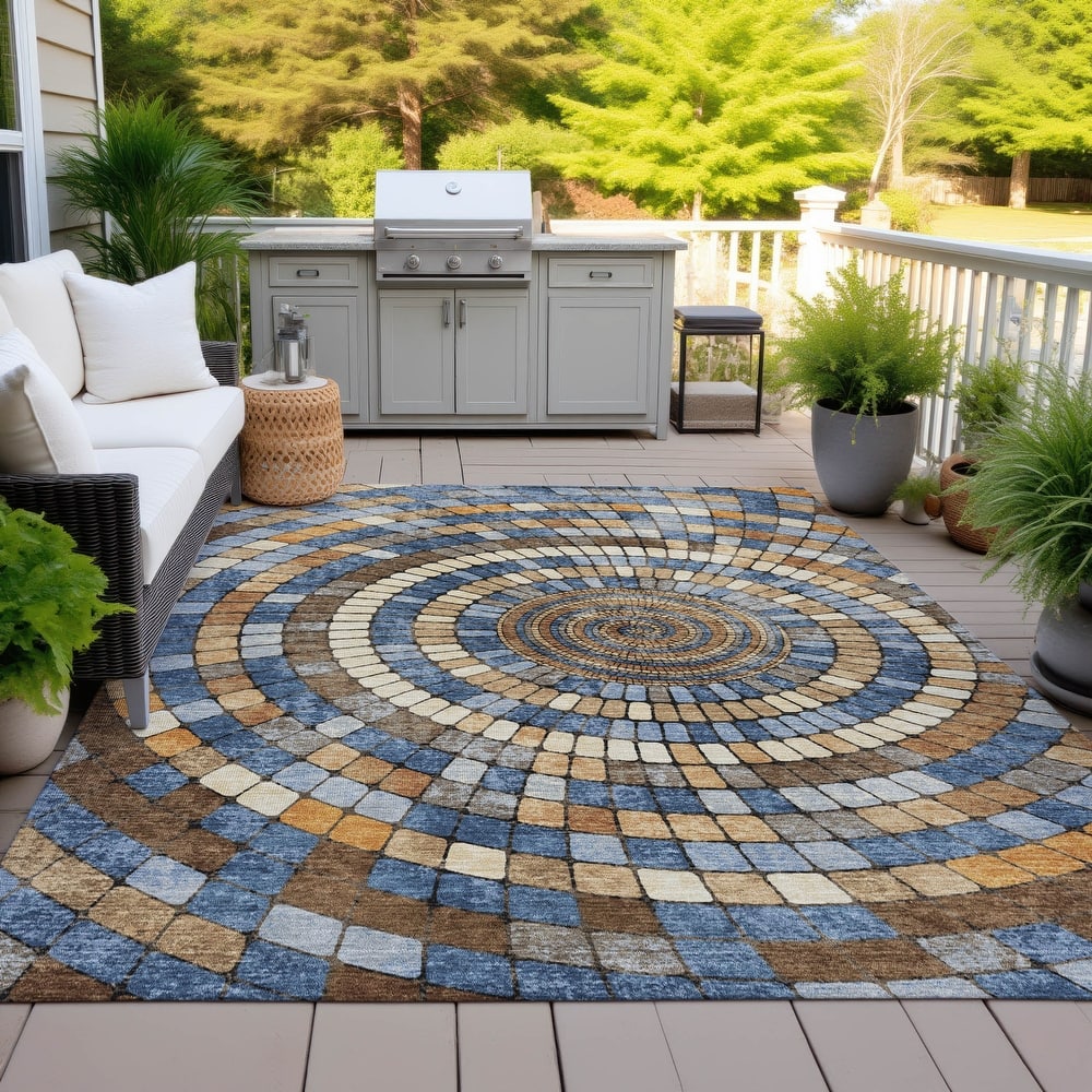 Machine Washable Indoor/Outdoor Contemporary Pinwheel Chantille Rug