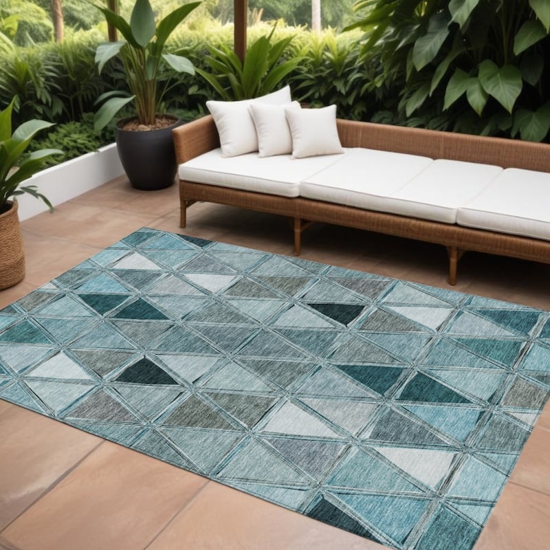 HomeRoots Geometric Transitional Rectangle Outdoor Rug - 10' X 14'