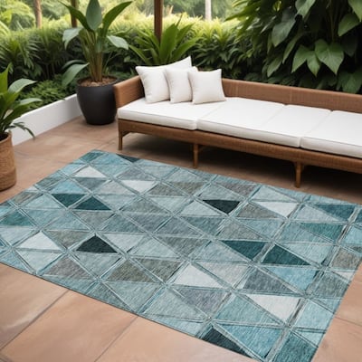HomeRoots Geometric Transitional Rectangle Outdoor Rug