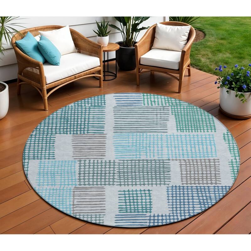 HomeRoots Geometric Transitional Rectangle Outdoor Rug - 8' Round