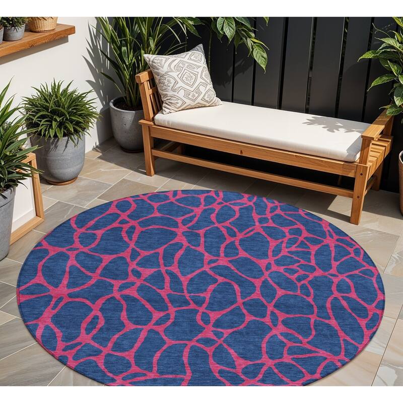 HomeRoots Geometric Transitional Rectangle Outdoor Rug - 8' Round
