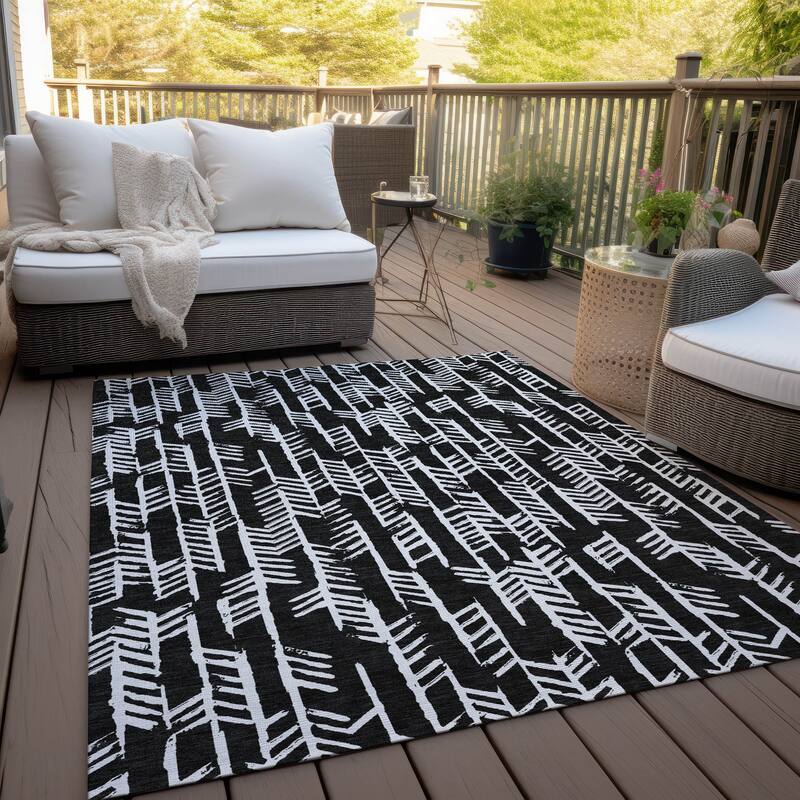 Machine Washable Indoor/ Outdoor Chantille Modern Arrows Rug