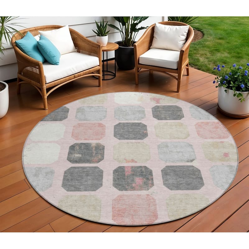 HomeRoots Geometric Transitional Rectangle Outdoor Rug - 8' Round