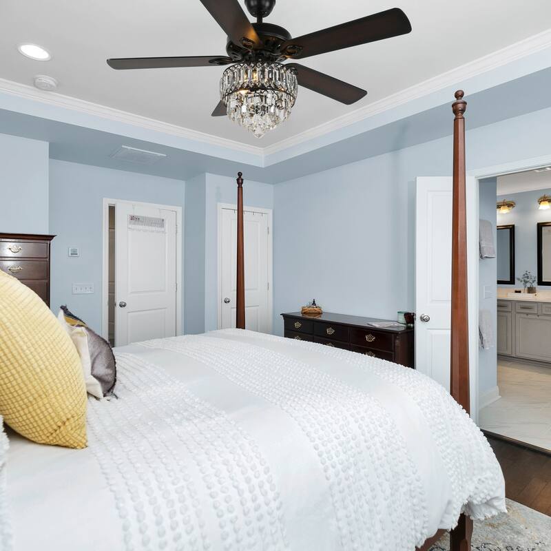 CurveCurio 52-inch Classic Ceiling Fan with Crystal Light Shade, 3 Light, Remote Control and Pull Chain Control for Living Room