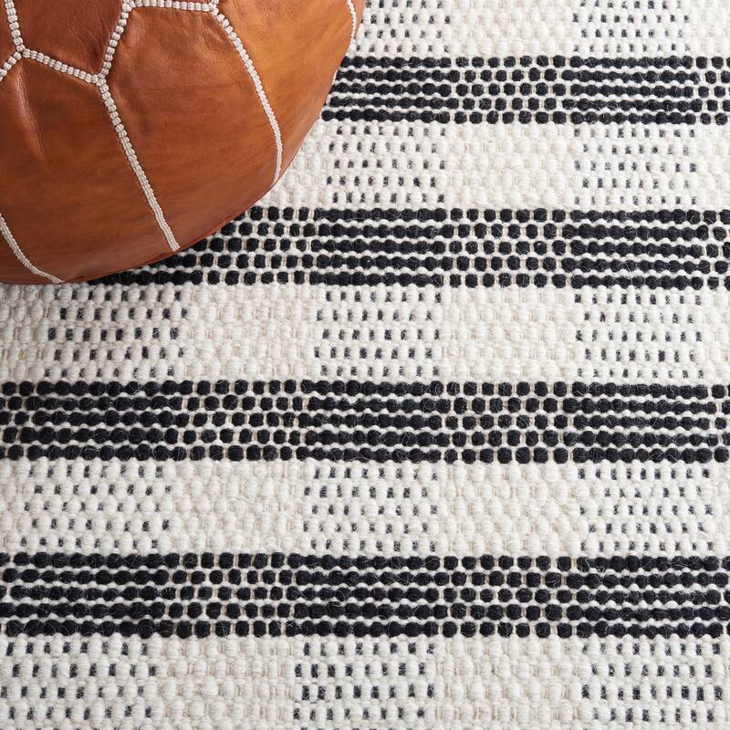 SAFAVIEH Handmade Flatweave Striped Kilim Janae Wool Rug